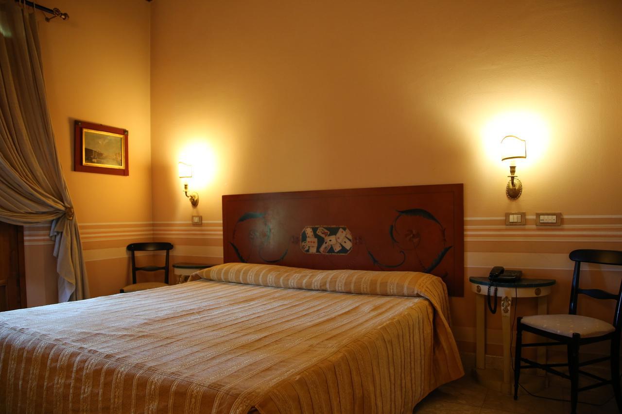 Il Piccolo Castello Hotel Monteriggioni Bagian luar foto