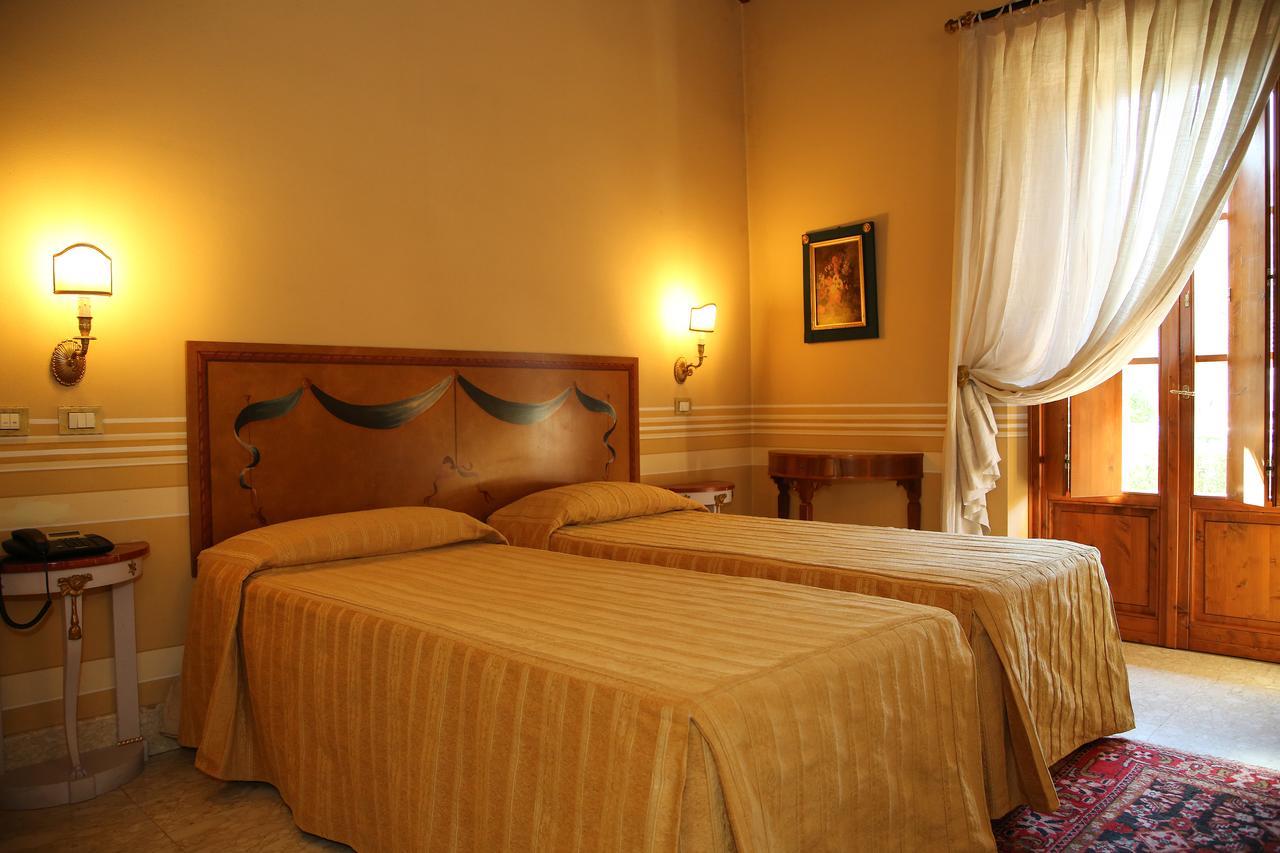 Il Piccolo Castello Hotel Monteriggioni Bagian luar foto