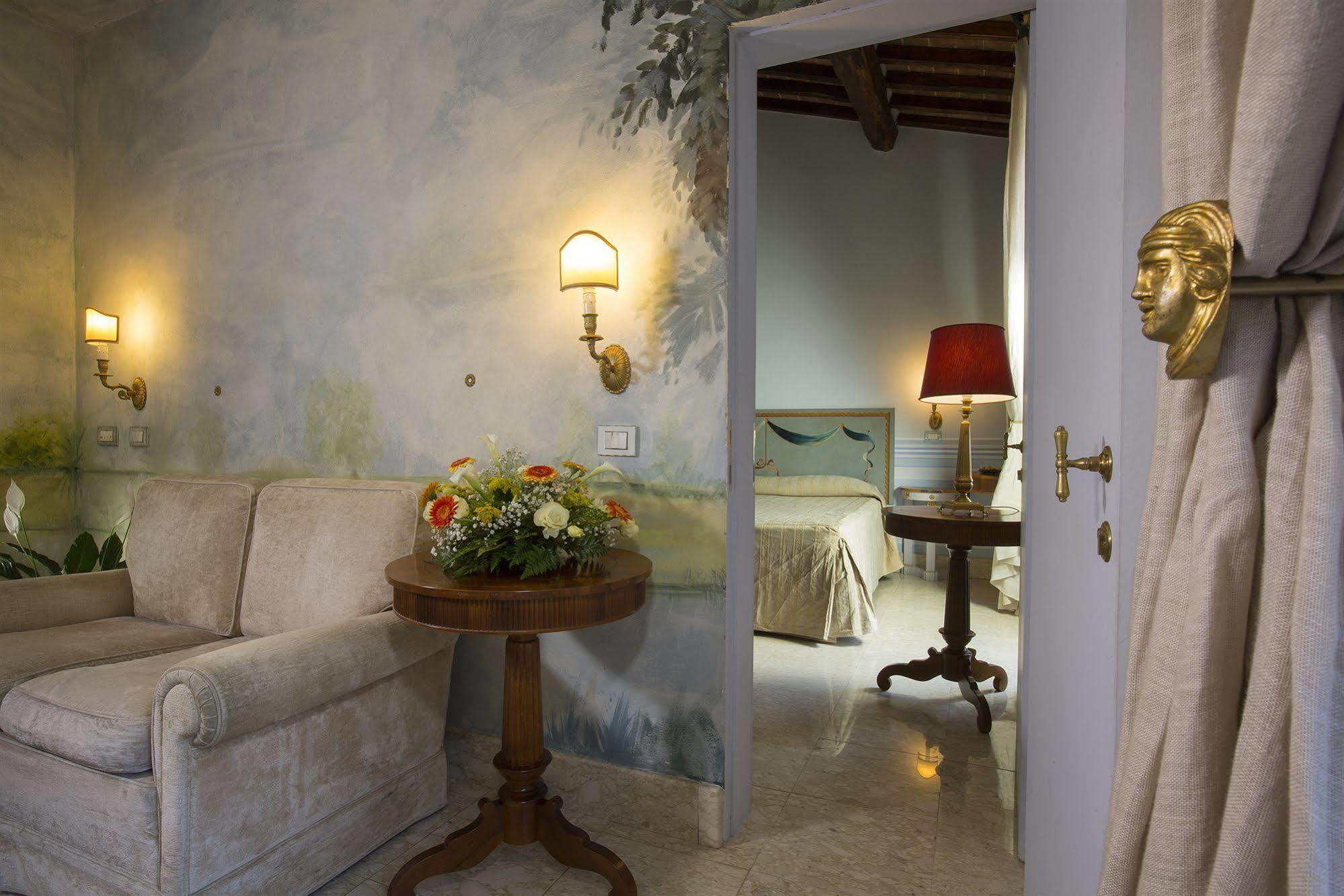 Il Piccolo Castello Hotel Monteriggioni Bagian luar foto